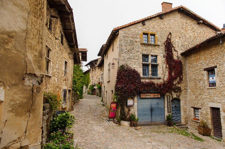 Dans les ruelles de Pérouges