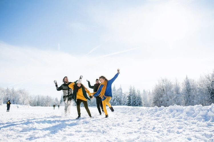 A la fois ludique, juvénile et emblématique, la bataille de boules de neige !