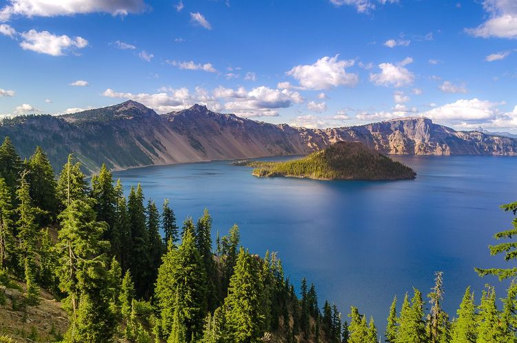 Le Crater Lake en plein été, et Wizard Island