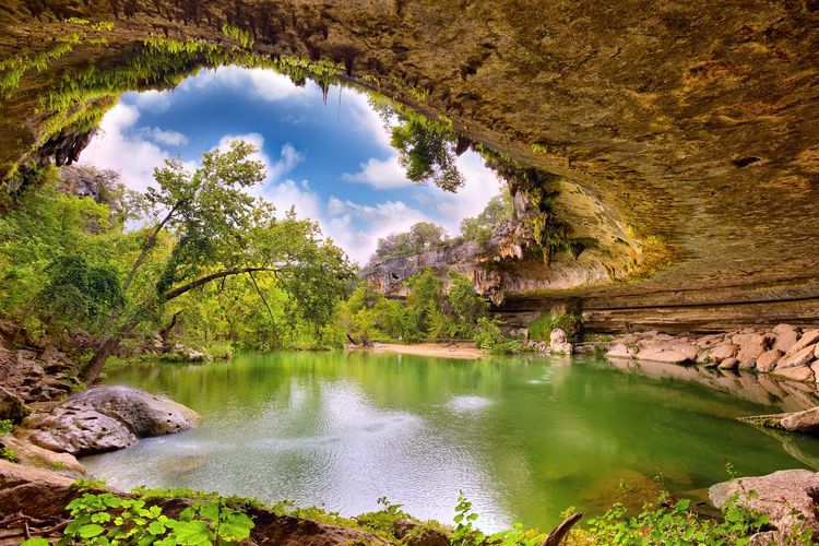 Hamilton Pool, une merveille naturelle au cœur d'un Texas verdoyant
