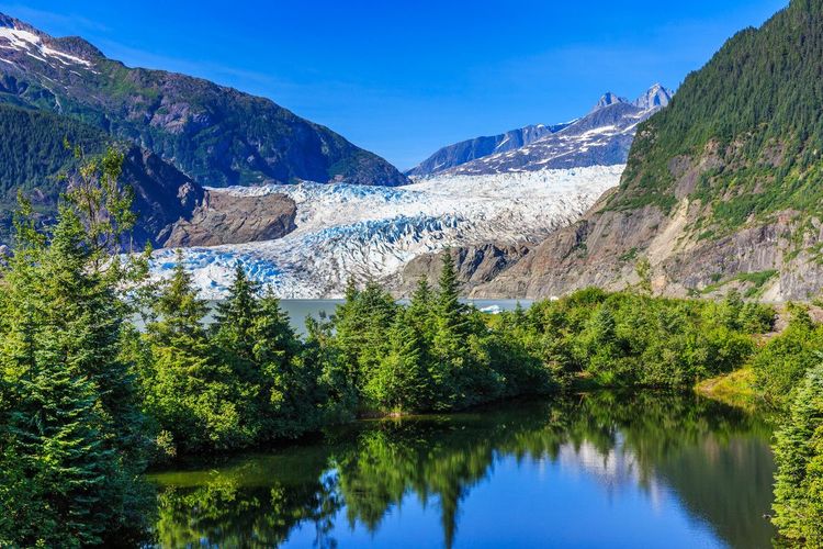 L'impressionnant glacier de Mendenhall en Alaska.
