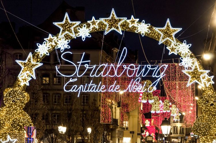 Entrée du centre de Strasbourg à la période de Noël