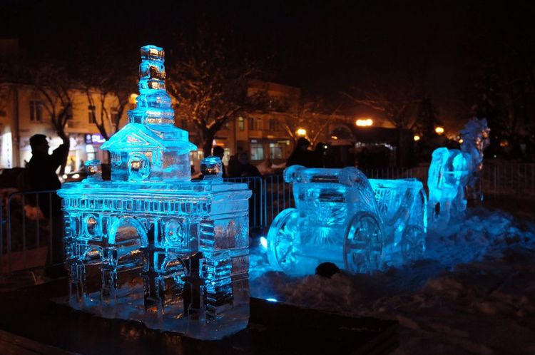 Sculpture de glace exposée à Siedlce, en Pologne