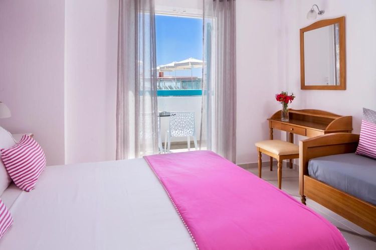 Un dormitorio rosa brillante