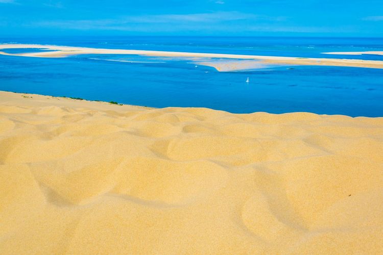 La dune du Pilat, dans le bassin d'Arcachon vue depuis son sommet.
