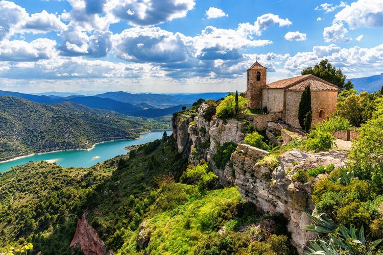 L'église romane de Santa Maria de Siurana en Espagne