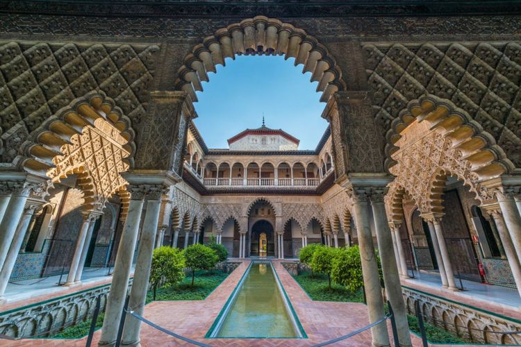 Dans le patio de l'Alcazar