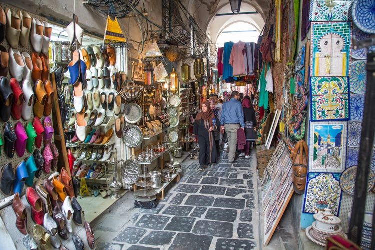 Un souk dans la médina à Tunis