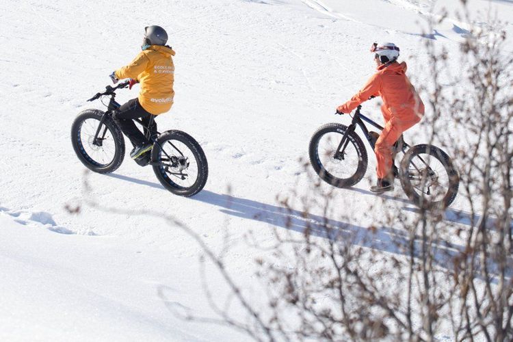 Le vélo neige fait partie des activités proposées à Avoriaz - © Oreli.b - Avoriaz Tourisme