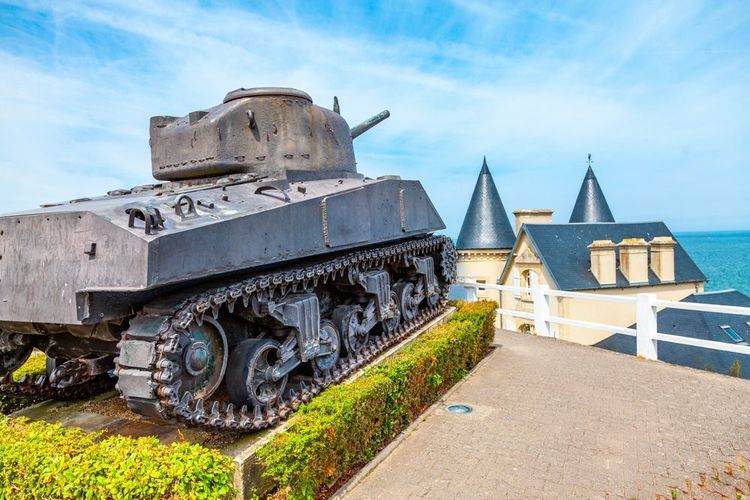 Ancien char de la seconde guerre mondiale à Arromanches