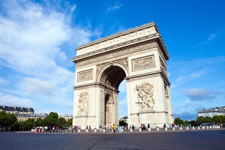 La vue sur les rues de Paris depuis les toits de l'Arc de triomphe est impressionnante © Chris Dorney /123rf