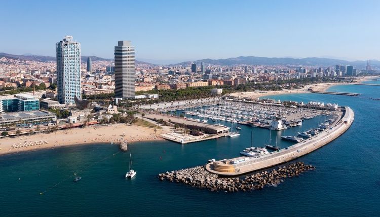 Vue aérienne sur le port de plaisance de Barcelone