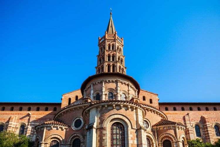 La façade de la basilique Saint Sernin à Toulouse
