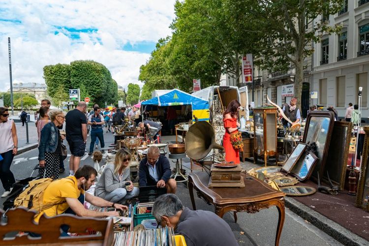 Les stands de brocante se succèdent partout dans Lille