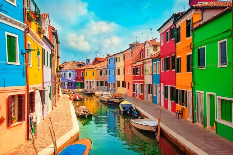 Les rues colorées au bord du canal © Elena Schweitzer/123RF