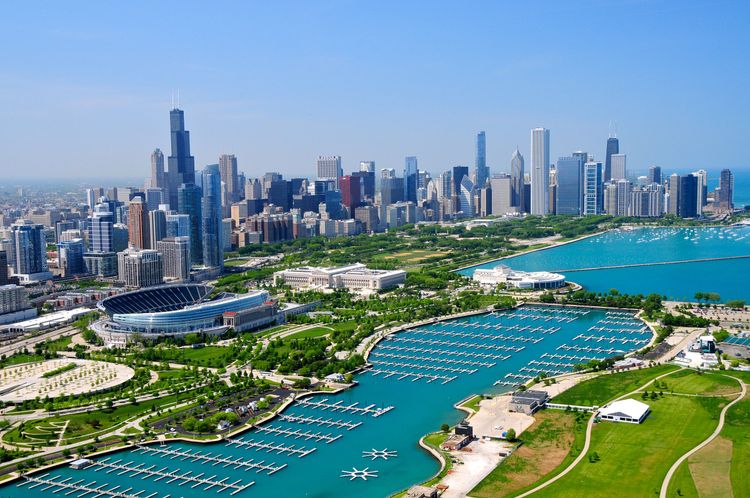 Discover Chicago, its pleasant living environment and innovative architecture