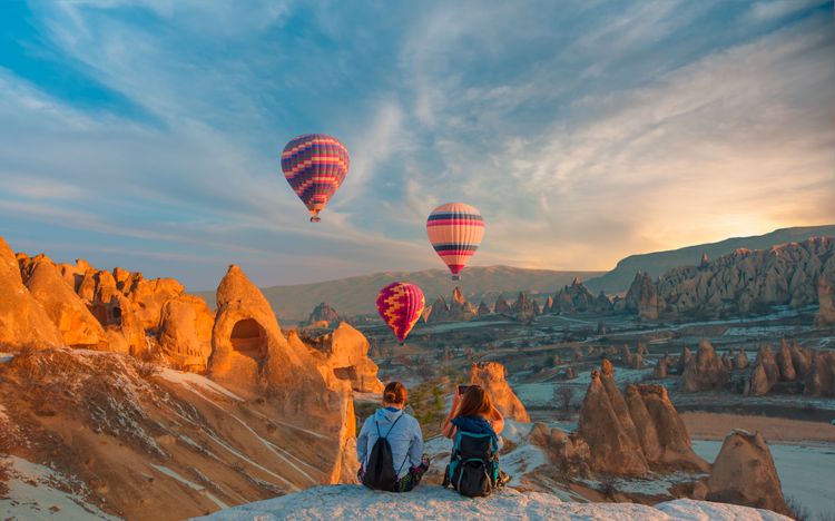 Le survol de la vallée de Göreme et ses cheminées de fée en montgolfière