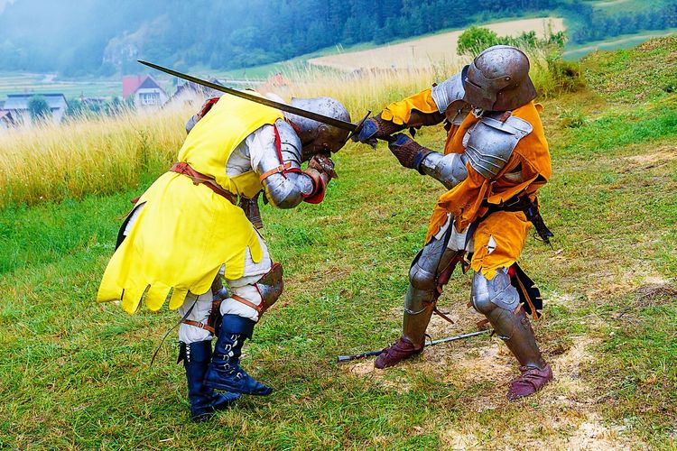 Schlüpfe in die Rolle einer mittelalterlichen Figur in Carcassonne