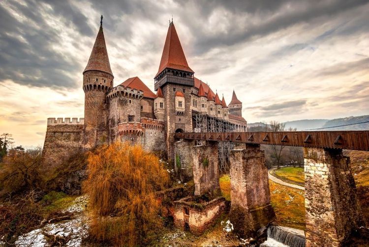 Le château de Dracula dans toute sa lugubre splendeur © catalinlazar/123RF