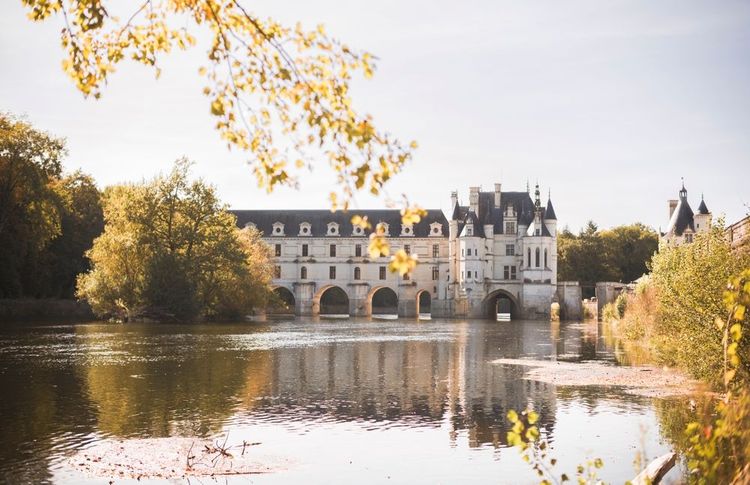 L'incroyable château de Chenonceau posé sur le Cher