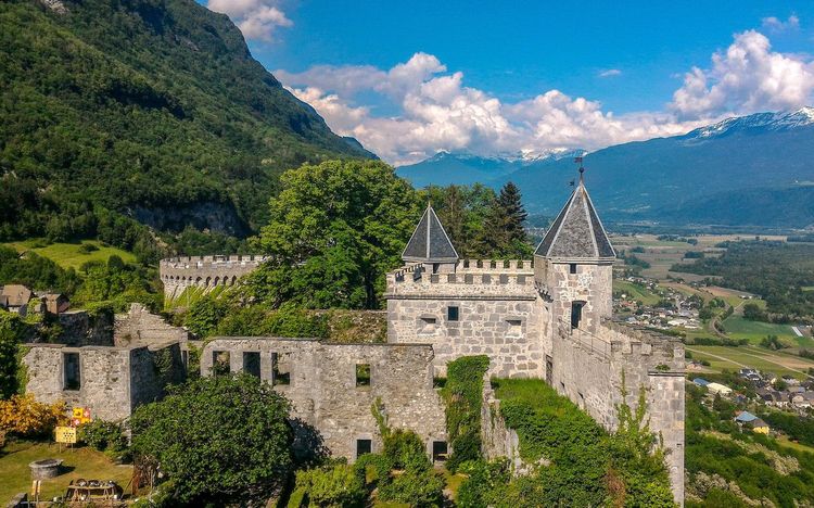 Château de Miolans, dans la commune de Saint-Pierre-d'Albigny