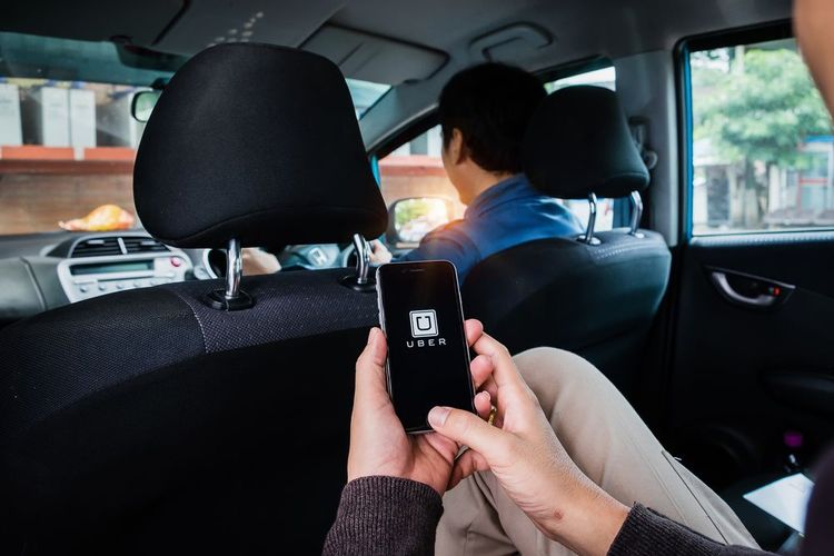 Client à l'arrière d'un Uber