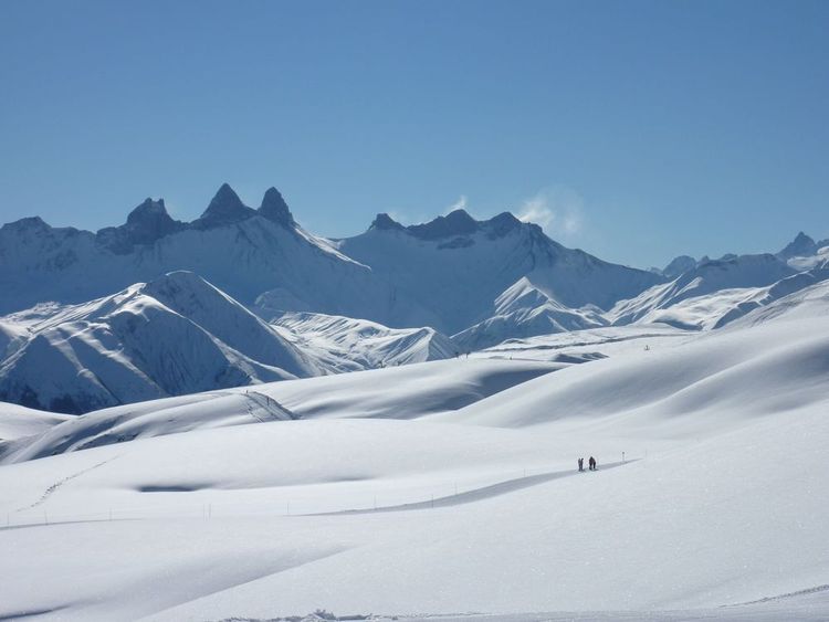 Le Col d'Arves sur le domaine du Corbier est accessible en train !
