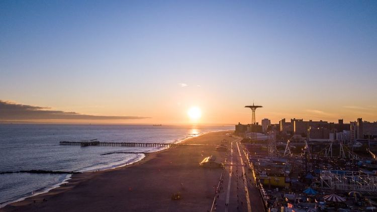 Coney Island avec sa grande plage et son parc d'attractions