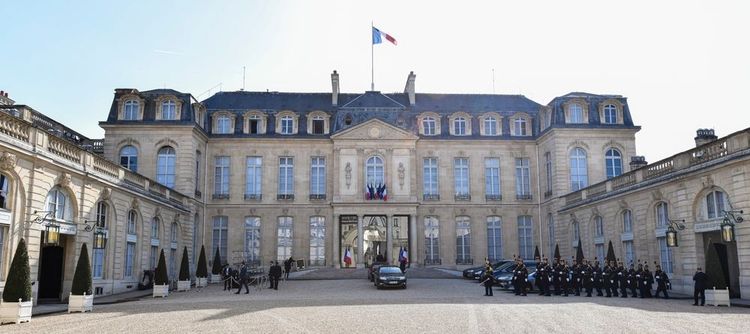 La cour de l'Elysée devant le palais présidentiel
