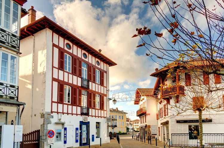Des maisons traditionnelles basques à Cambo les bains
