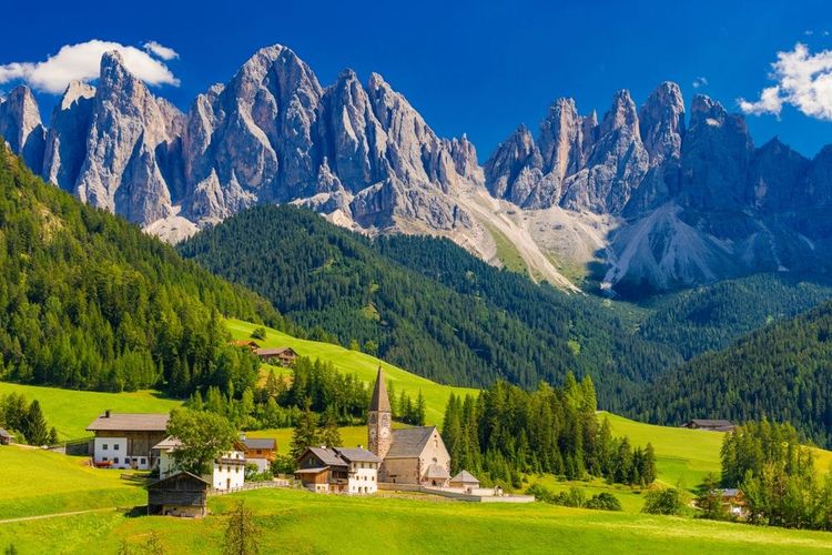 Eglise Santa Maddalena, Dolomites
