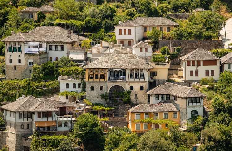 Les maisons à encorbellement de Gjirokastër