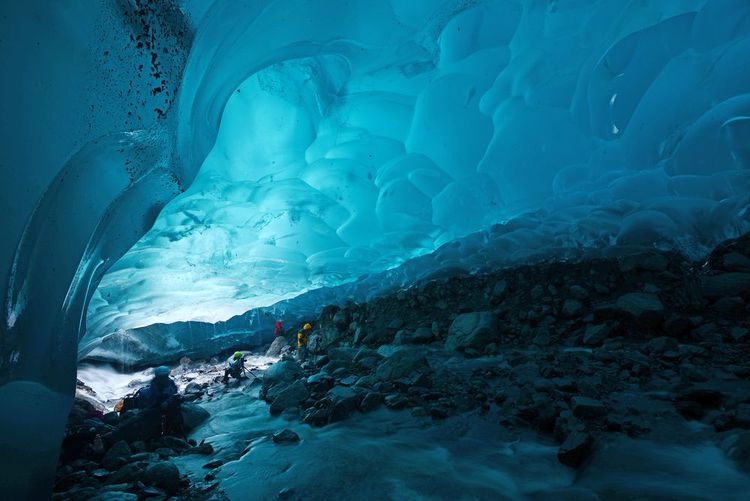 L'intérieur de la grotte de glace