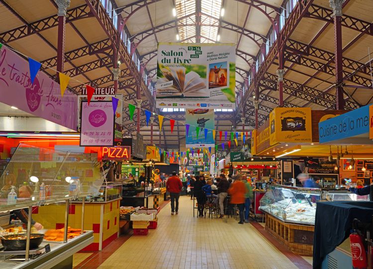 Jour de marché au sein des halles de Narbonne