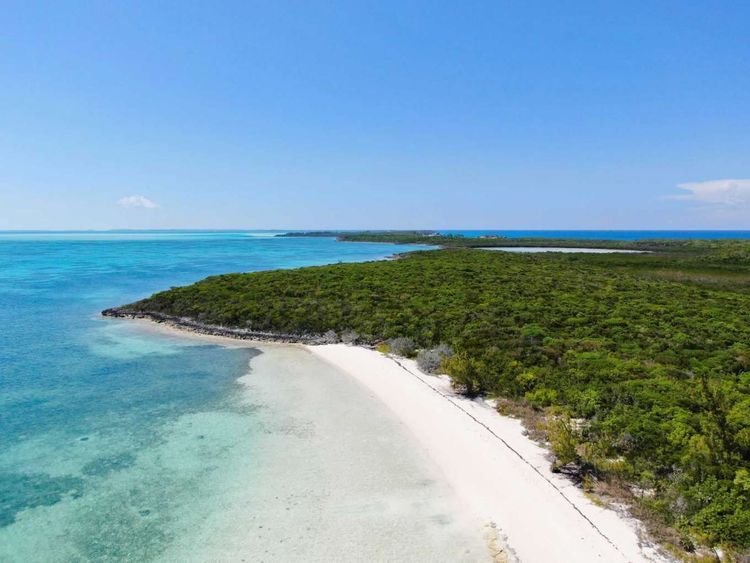 L'île s'étend sur plus de 86 500 hectares © Privateislandsonline.com