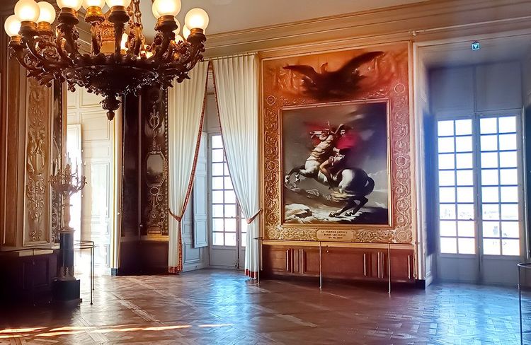La première pièce des appartements du président du Congrès avec le Napoléon de David