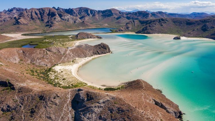 Image aérienne d'une plage en Basse Californie au Mexique