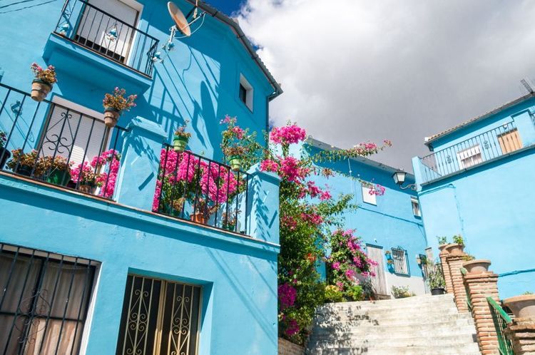 Ce village est schtroumfement bleu © pabkov /123rf