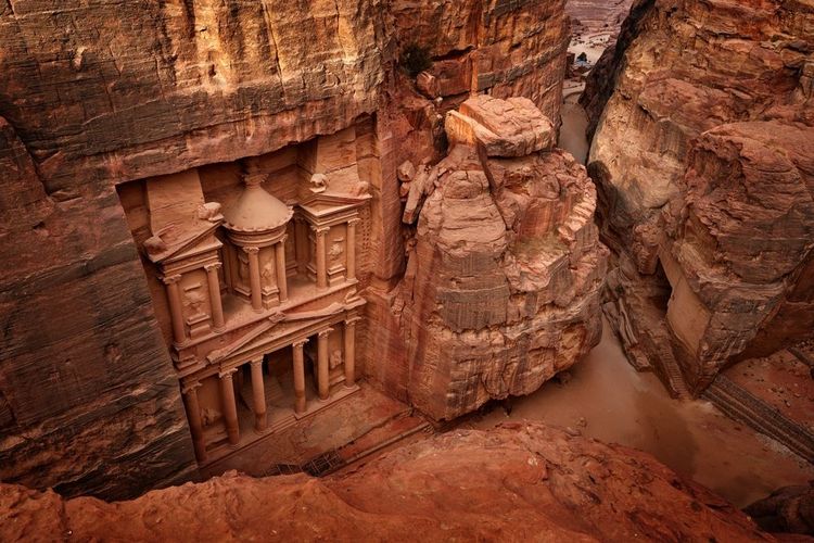 Le tombeau nabatéen Khazneh est un des bijoux architecturaux de la cité de Pétra