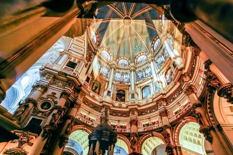 Le dome de la cathédrale vu depuis l'autel