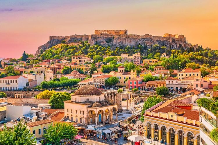 L'Acropole qui surplombe la ville d'Athènes en Grèce