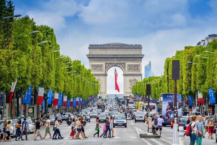 L'avenue des Champs-Elysées à Paris, France