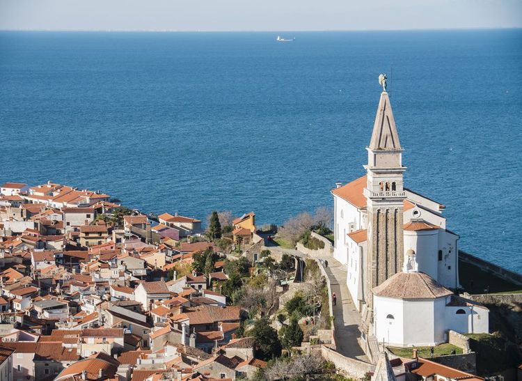 L'église Saint-George qui surplombe Piran