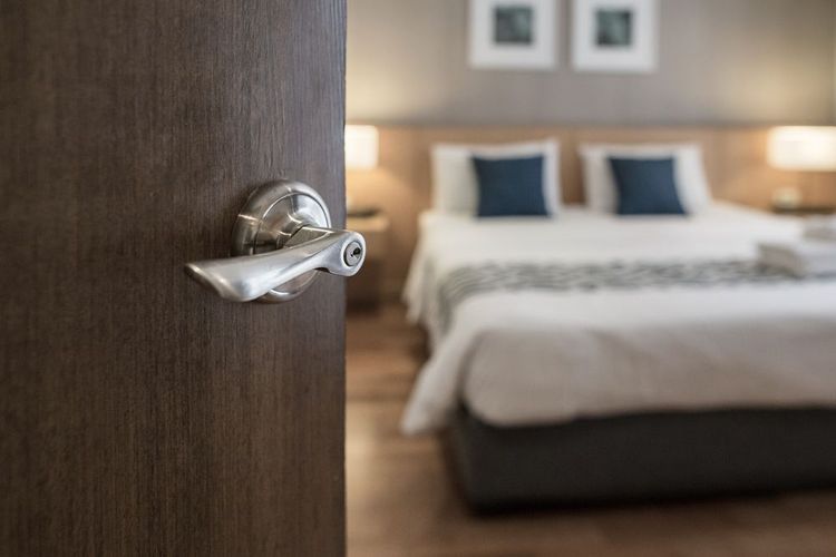 L'entrée d'une chambre d'hôtel