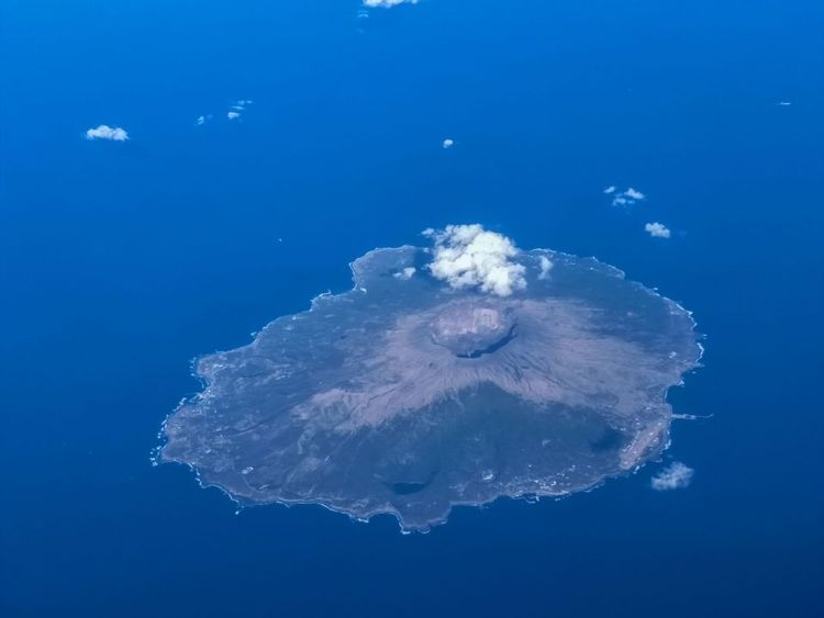 Le volcan actif de l'île de Miyake-Jima © Sihasak Prachum/123RF
