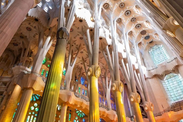 L'intérieur de la Sagrada Familia.