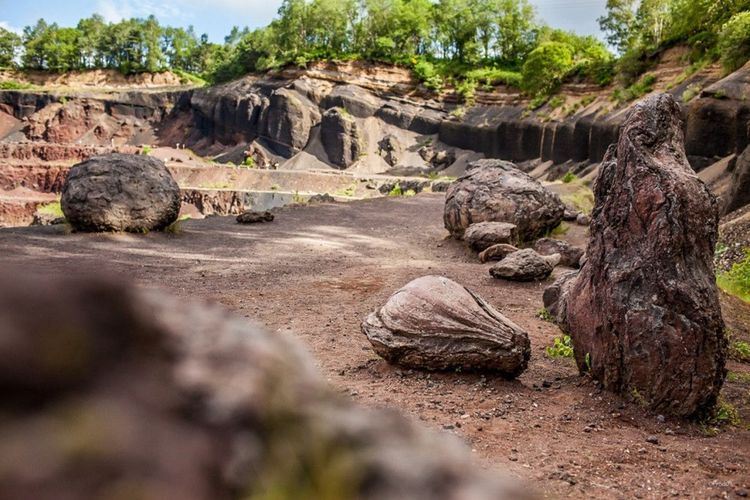 L'intérieur du volcan de Lemptégy - © Volcan de Lemptégy-auvergne-volcan