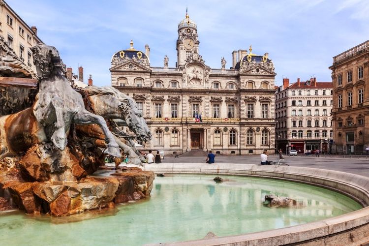 La place des Terreaux et la fontaine Bartholdi en son centre © Aurelien Laforet/123RF