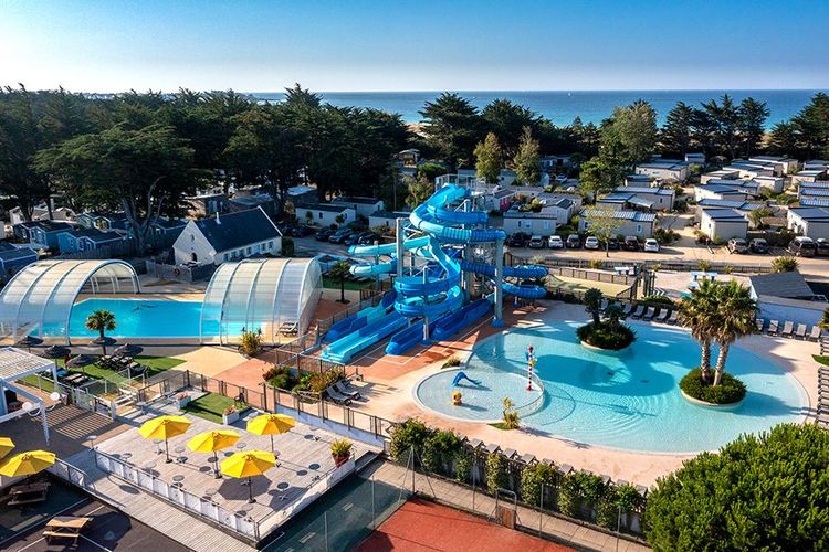 La parc aquatique de La Plage, à Penmarc'h, et ses toboggans