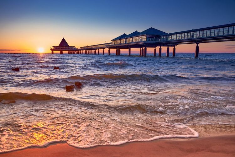 La jetée d'Ahlbeck au coucher du soleil, Usedom, Allemagne
